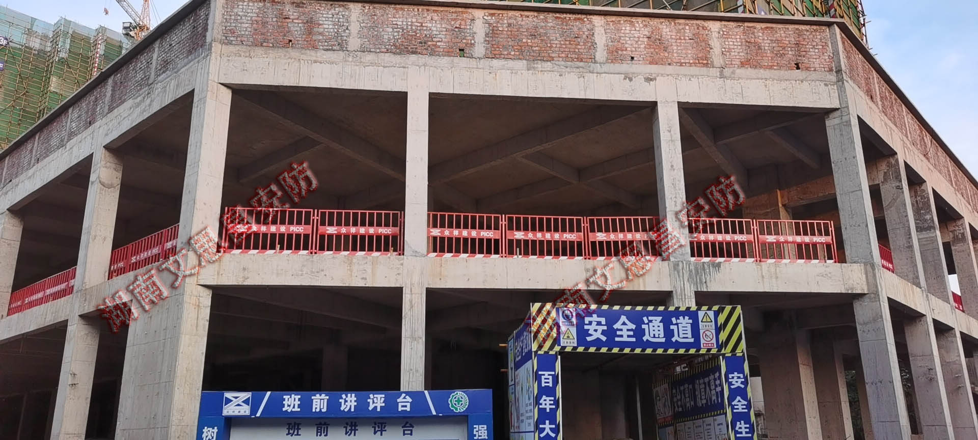 湖南文思昌制管有限公司,臨邊防護(hù)欄,建筑安防設(shè)施廠家,安全體驗(yàn)館,VR虛擬體驗(yàn)館,施工電梯門,VR體驗(yàn)館,鋼筋加工棚,卸料平臺(tái),施工電梯安全門,