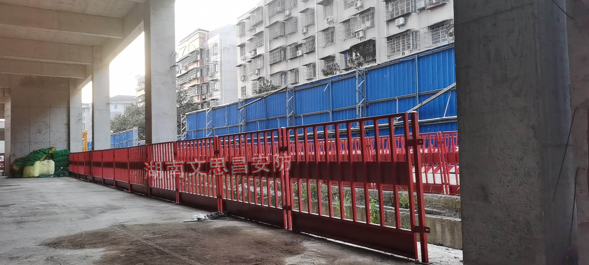 湖南文思昌制管有限公司,臨邊防護(hù)欄,建筑安防設(shè)施廠家,安全體驗(yàn)館,VR虛擬體驗(yàn)館,施工電梯門,VR體驗(yàn)館,鋼筋加工棚,卸料平臺(tái),施工電梯安全門,