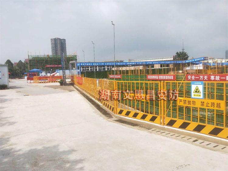 鋼筋加工棚,臨邊防護(hù)欄,建筑安防設(shè)施廠家,安全體驗(yàn)館,VR虛擬體驗(yàn)館,施工電梯門(mén),VR體驗(yàn)館,卸料平臺(tái),施工電梯安全門(mén),湖南文思昌制管有限公司